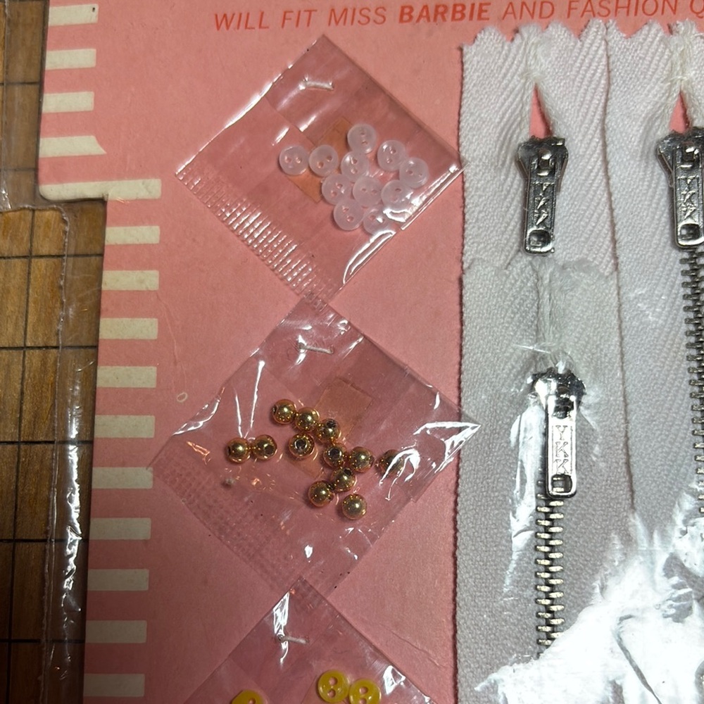 Mattel 1963 Barbie and Midge Fashion Accessories Silver Zippers Buttons 8”x5.75” - Picture 10 of 17